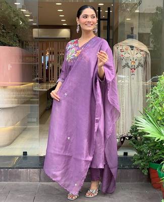 Floral embroidered purple v neck cotton kurta with trouser & dupatta set 3