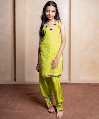 Green embroidered  georgette  kurta set 1