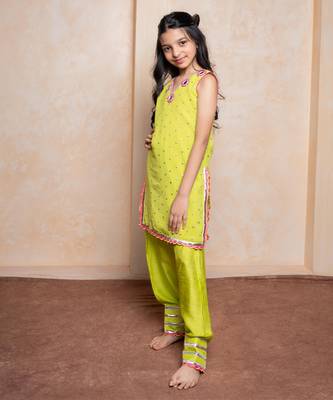 Green embroidered  georgette  kurta set 4