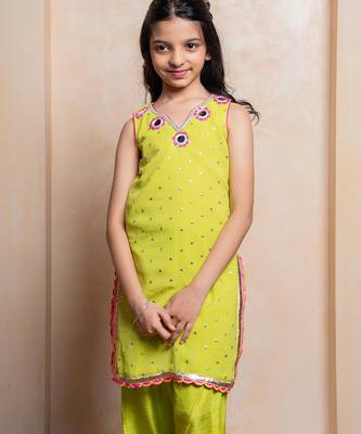 Green embroidered  georgette  kurta set 5
