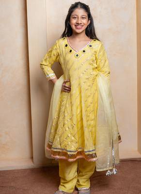 Yellow embroidered  organza  kurta set 1