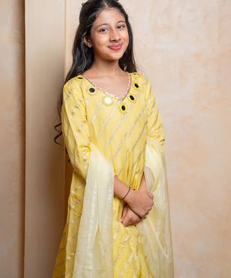 Yellow embroidered  organza  kurta set 4