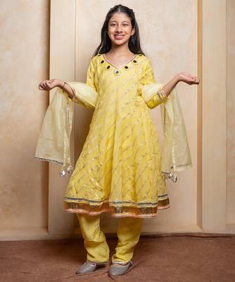 Yellow embroidered  organza  kurta set 5