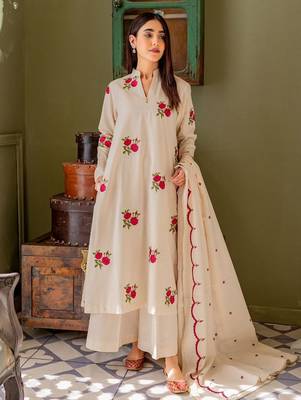 Floral printed off-white v neck cotton floral kurta with trousers & dupatta set 1