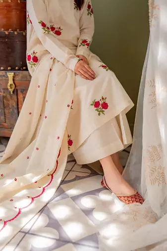 Floral printed off-white v neck cotton floral kurta with trousers & dupatta set