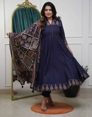 Floral printed blue round neck cotton floral kurta with trousers & dupatta set 2