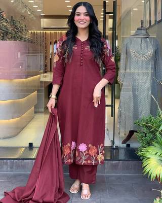 Floral printed maroon v neck cotton floral kurta with trousers & dupatta set 1