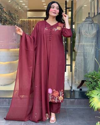 Floral printed maroon v neck cotton floral kurta with trousers & dupatta set 2