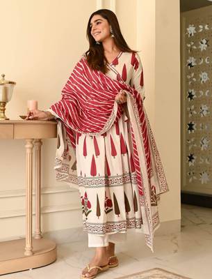 Floral printed white v neck cotton floral kurta with trousers & dupatta set 1