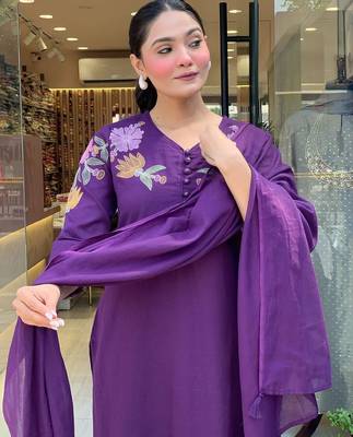 Floral printed blue v neck cotton floral kurta with trousers & dupatta set 2
