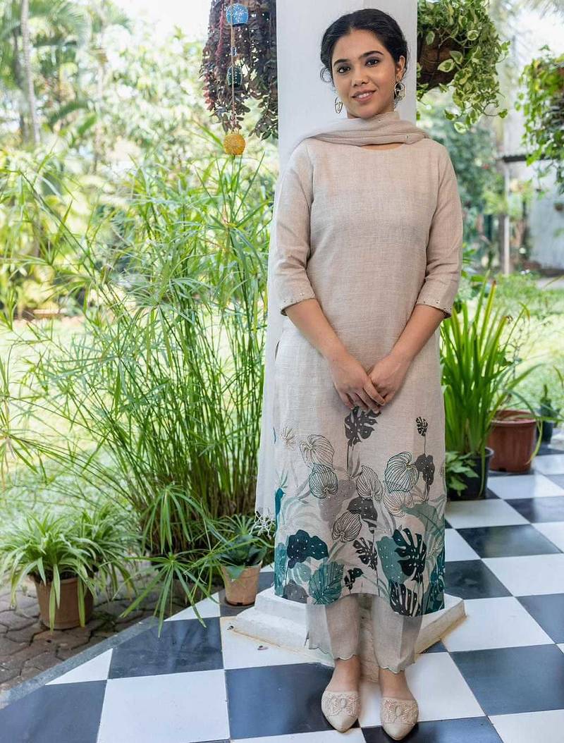 Floral printed off-white round neck silk kurta with trouser & dupatta set