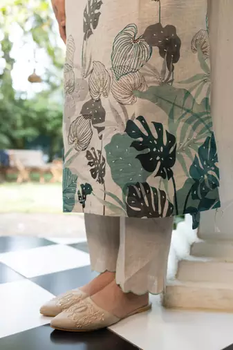 Floral printed off-white round neck silk blend kurta with trouser & dupatta set
