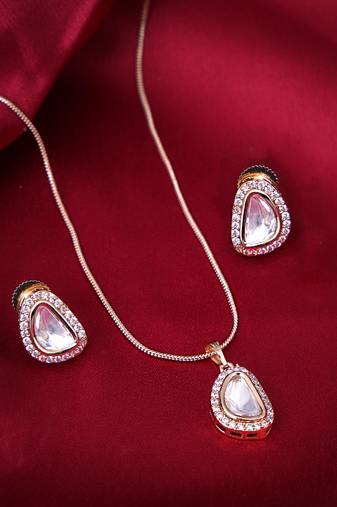 Women stylish kundan piece with golden finish necklace and earrings set