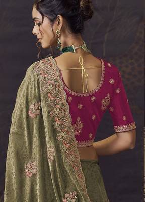 Mehendi party wear self jecquard saree with designer blouse fabric 3