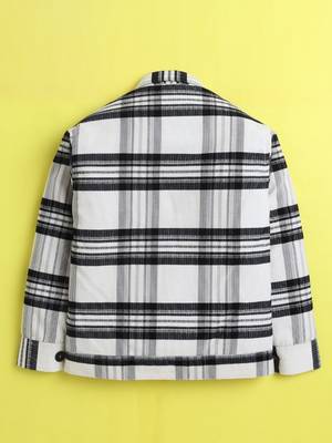 White cotton plaid shacket with printed tshirt 2