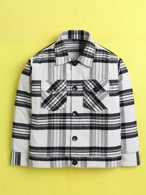 White cotton plaid shacket with printed tshirt 3