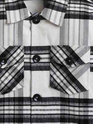 White cotton plaid shacket with printed tshirt 4
