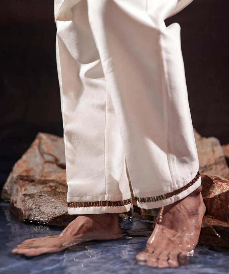 Ivory embroidered chanderi silk kurta set