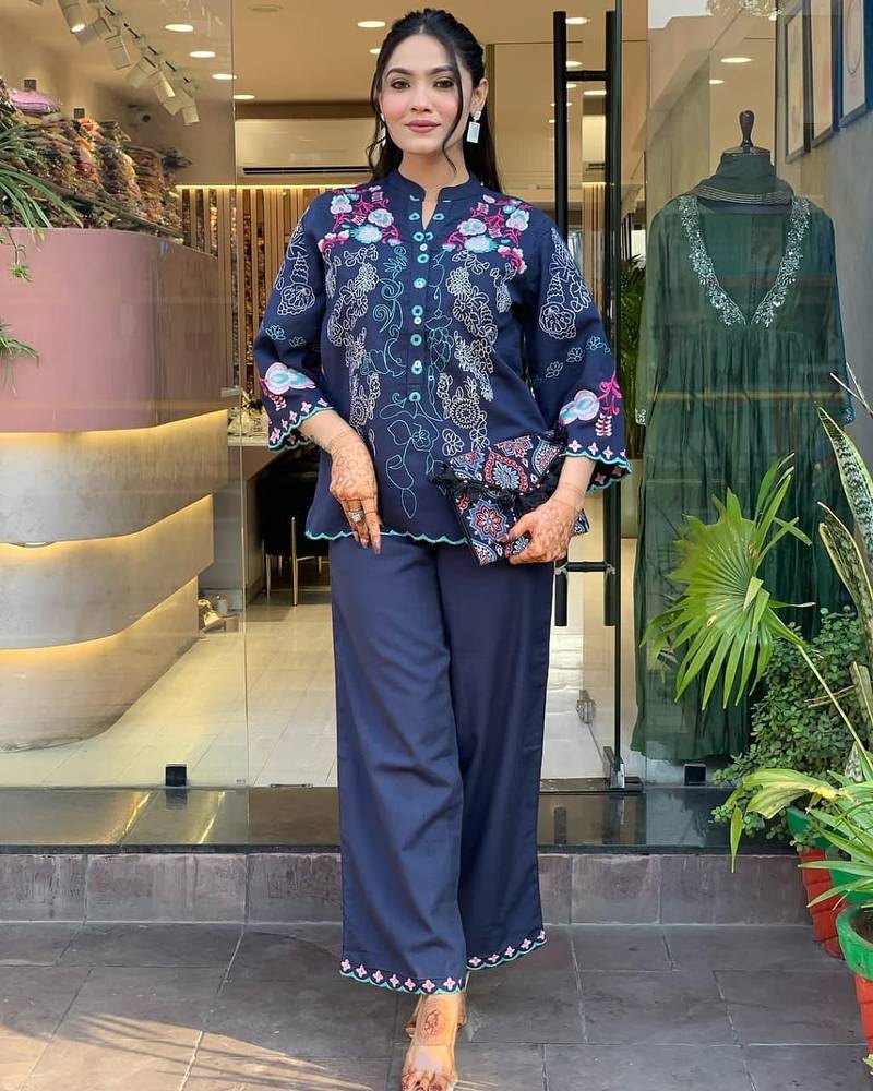 Floral printed blue round neck cotton kurta & trouser