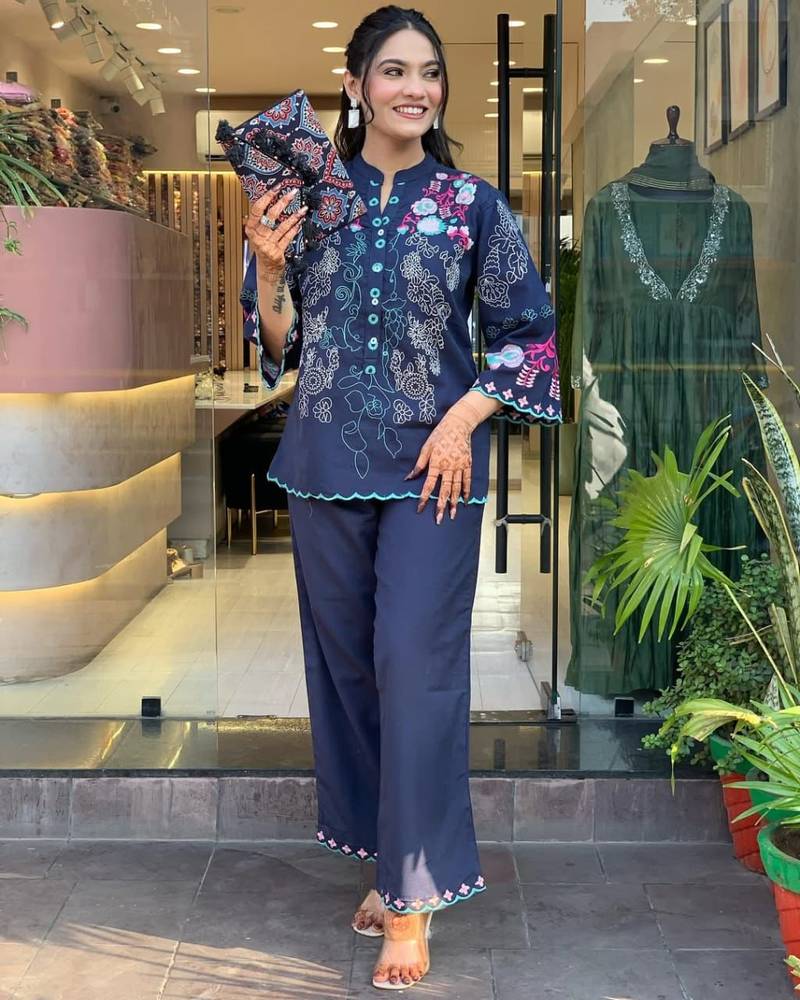 Floral printed blue round neck cotton kurta & trouser