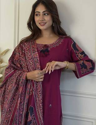 Floral embroidered purple round neck cotton kurta with trouser & dupatta set 3
