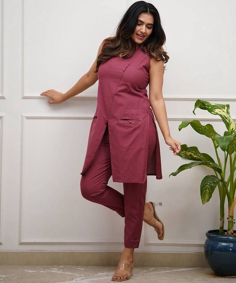 Floral printed maroon v neck cotton kurta & trouser