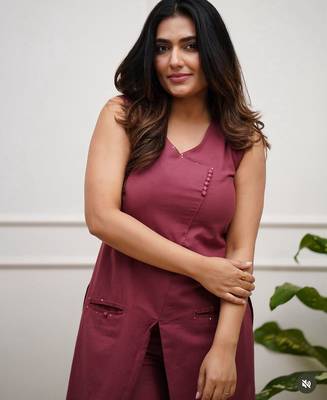 Floral printed maroon v neck cotton kurta & trouser 2