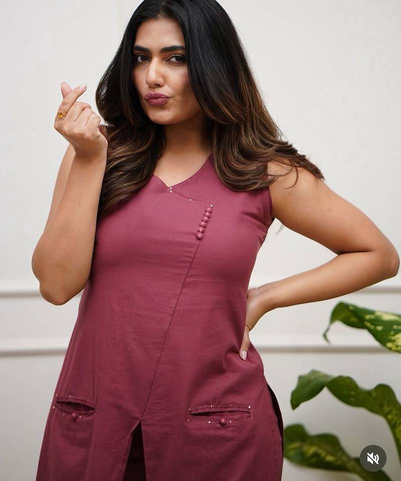 Floral printed maroon v neck cotton kurta & trouser