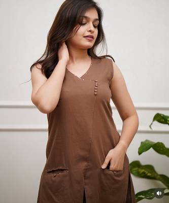Floral printed brown v neck cotton kurta & trouser 3