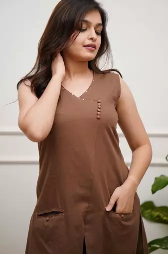 Floral printed brown v neck cotton kurta & trouser
