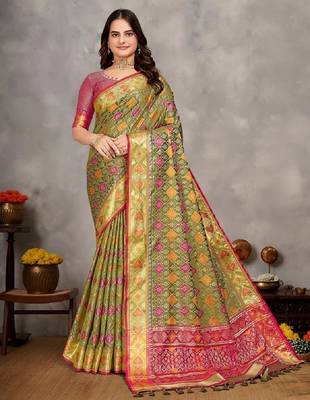 Mehandi green color jacquard weaving silk blend  couple combo men's kurta & pajama koti & women saree set 3
