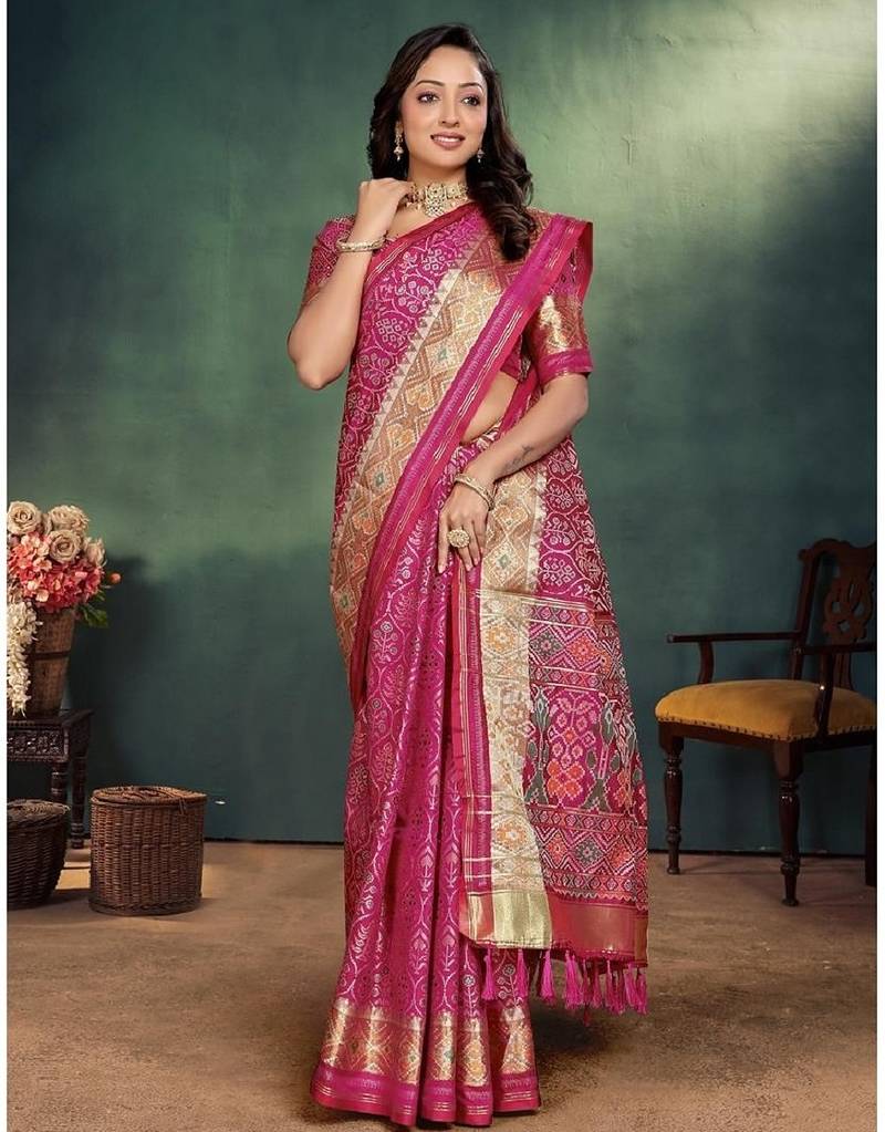 Pink color jacquard weaving silk  couple combo men's kurta & pajama koti & women saree set