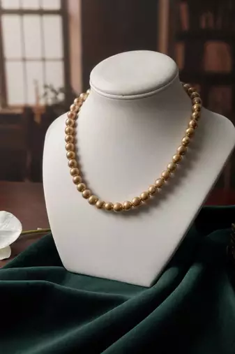 Gold color puwai necklace