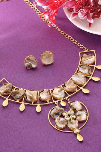 Gold color amrapali necklace set