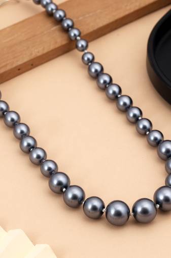 Dark grey color puwai necklace