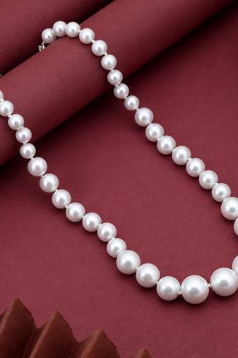 White color puwai necklace