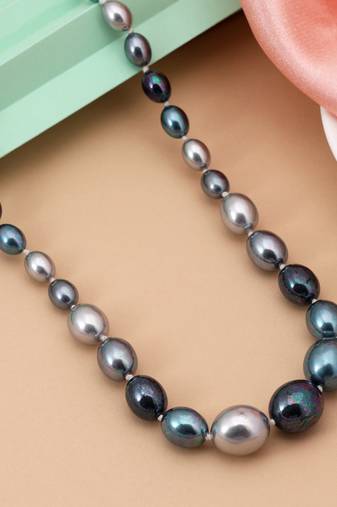 Turquoise color puwai necklace