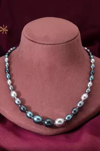 Turquoise color puwai necklace