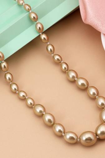 Gold color puwai necklace