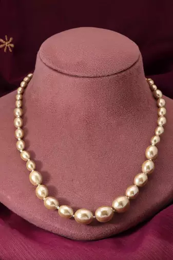 Gold color puwai necklace