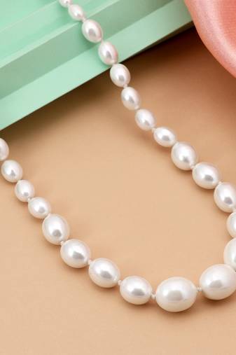 White color puwai necklace