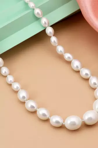 White color puwai necklace