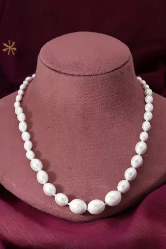 White color puwai necklace