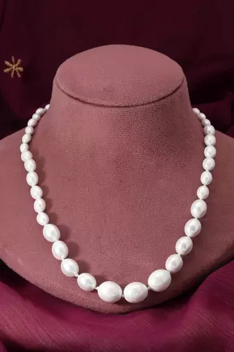 White color puwai necklace