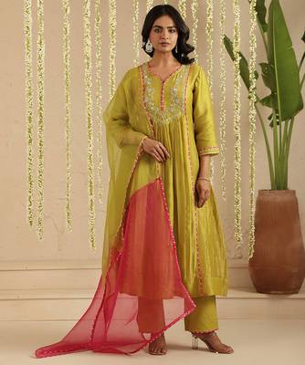 Mehendi green hand woven chanderi kurta set 1