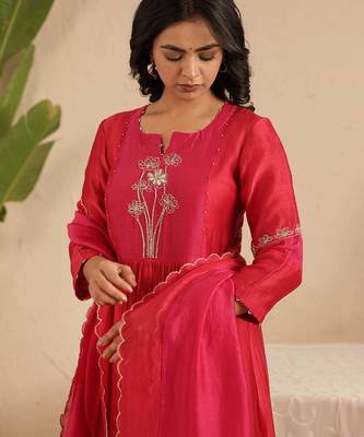 Red hand woven chanderi kurta set 2