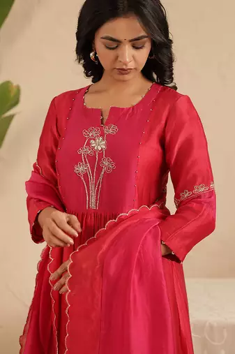 Red hand woven chanderi kurta set