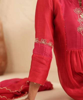 Red hand woven chanderi kurta set 3