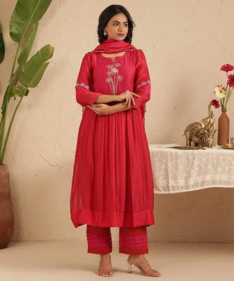 Red hand woven chanderi kurta set 4