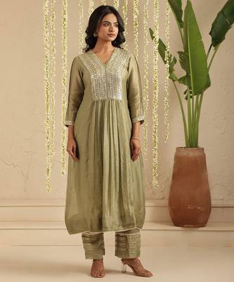 Green hand woven chanderi kurta set 1